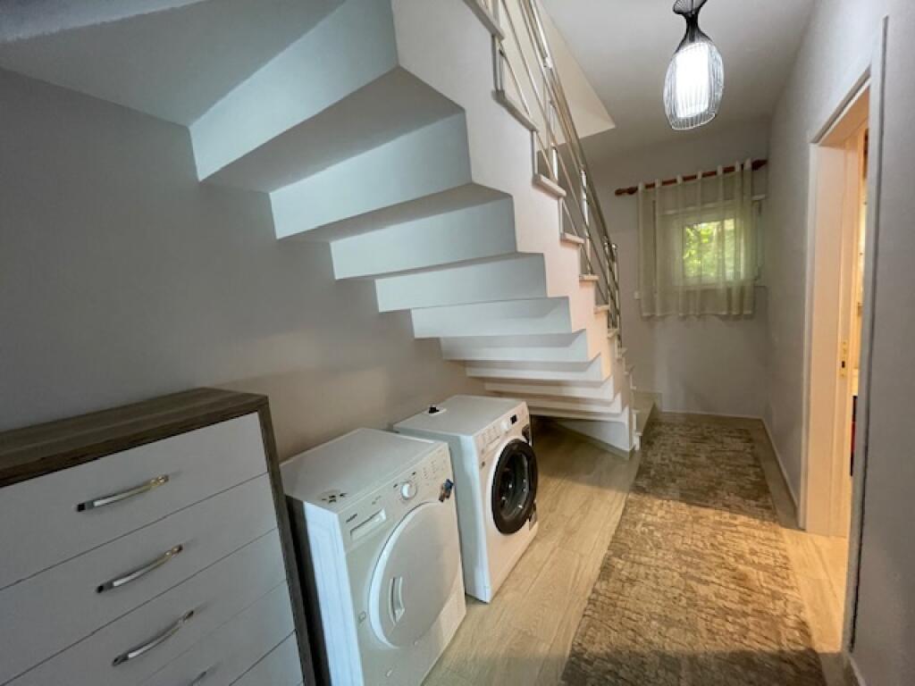 Jepet me QIRA apartament DUPLEX 2+1, Rezidenca "Kodra e Diellit" afër "Shkolla British"