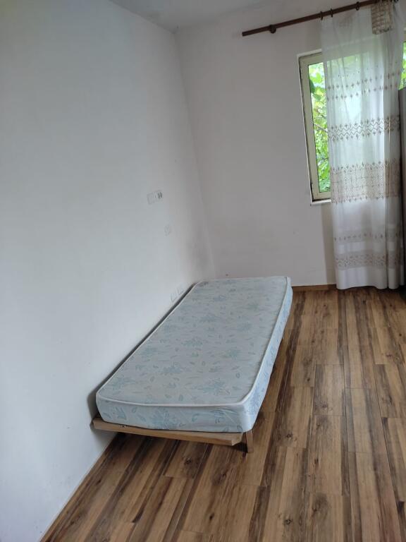 APARTAMENT 1+1. ISH TREGU ELEKTRIK
