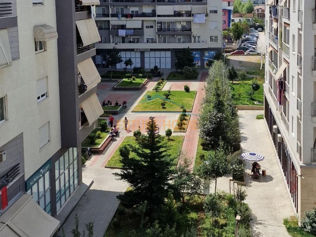 Business space for rent at Komuna e Parisit