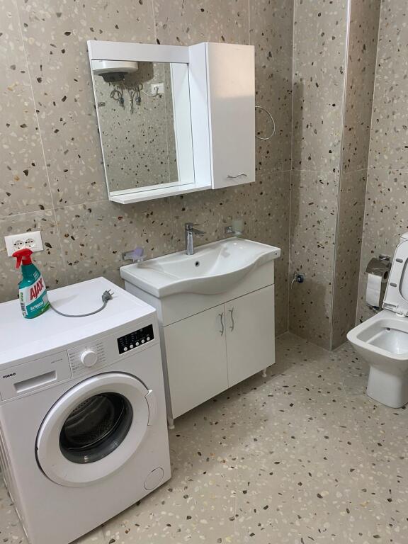 Jepet apartament 2+1+2 me qera tek Ish Garda, banim ose zyra.