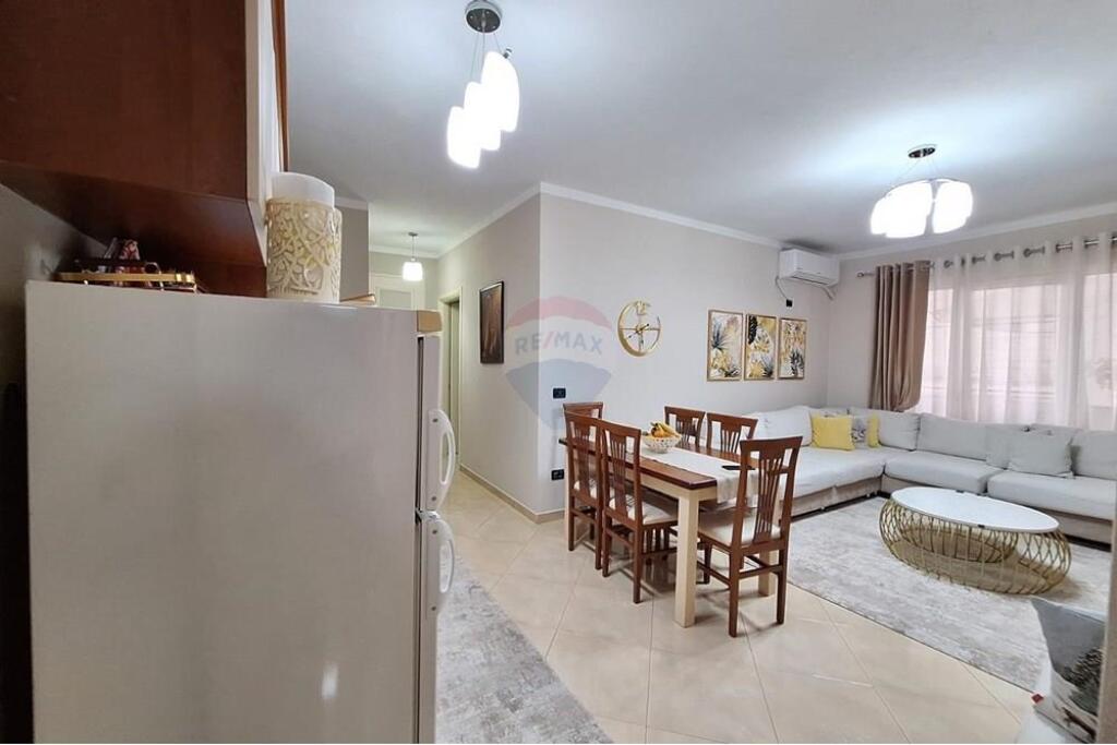 Apartament 3+1+2 për shitje në Zonën e Astirit