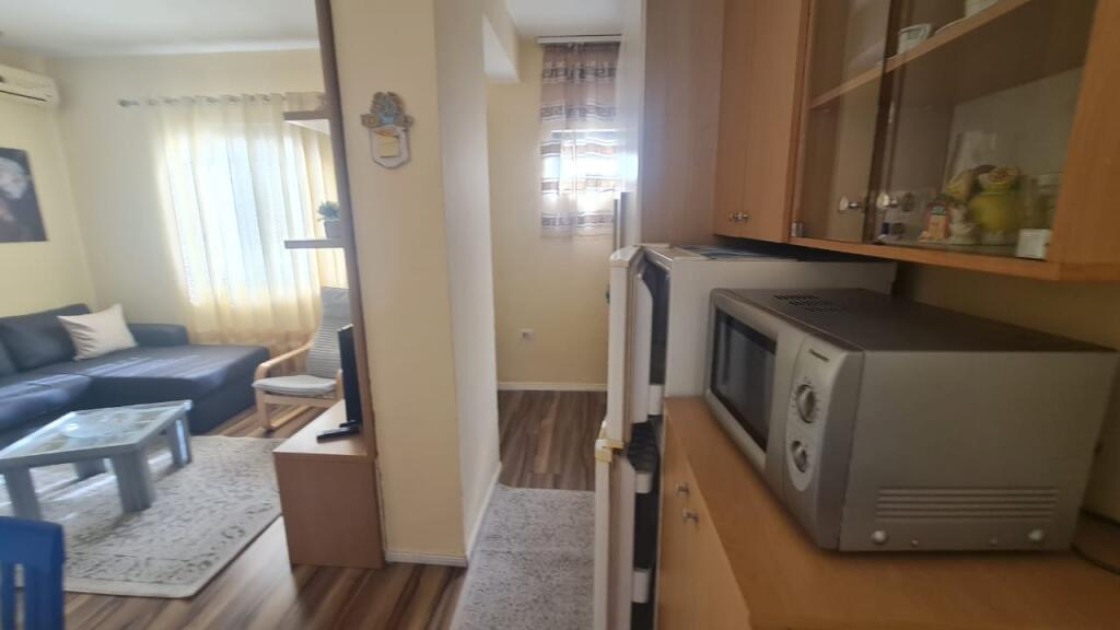 Garazhi në shitje më 21 dhjetor.