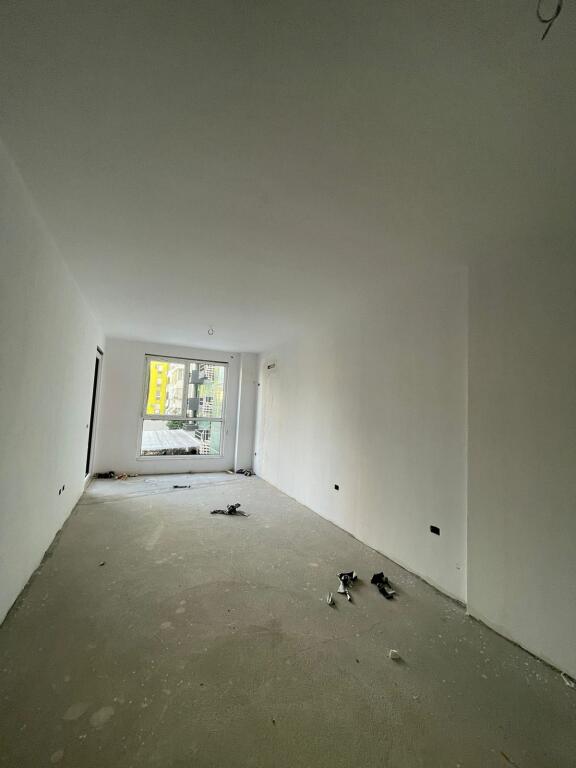 Treni për Shitje Apartament 1+1