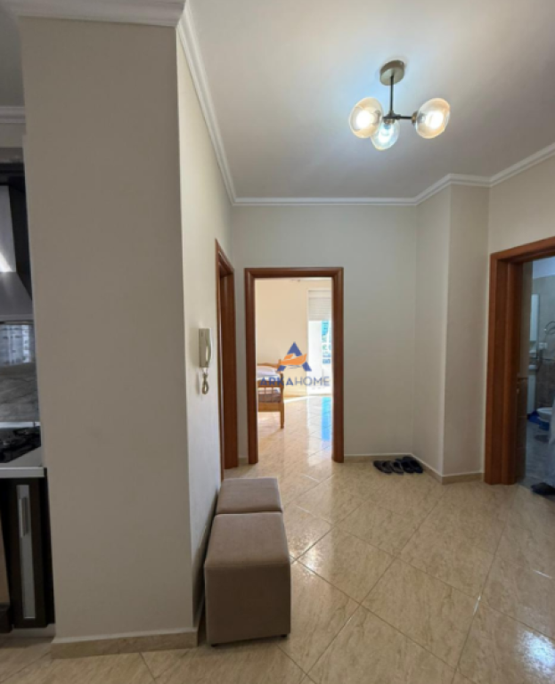 SHITET APARTAMENT 2+1 ME BALLKON TE WELLI, PRANË RRETHIT, UNAZA E RE