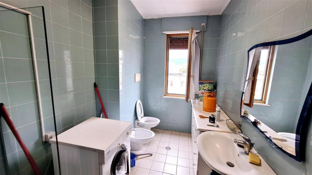 Jepet apartament 1+1 me qera tek rr Barrikadave, gjimnazi Sami Frasheri.