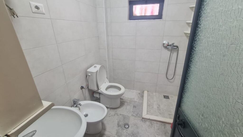 Garazhi në shitje më 21 dhjetor.