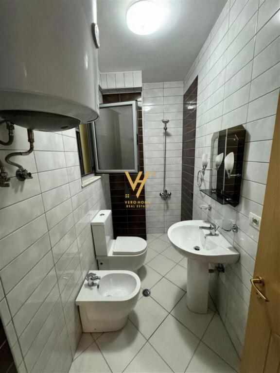 APARTAMENT 3+1+BLK ME QERA TE LIQENI THATE