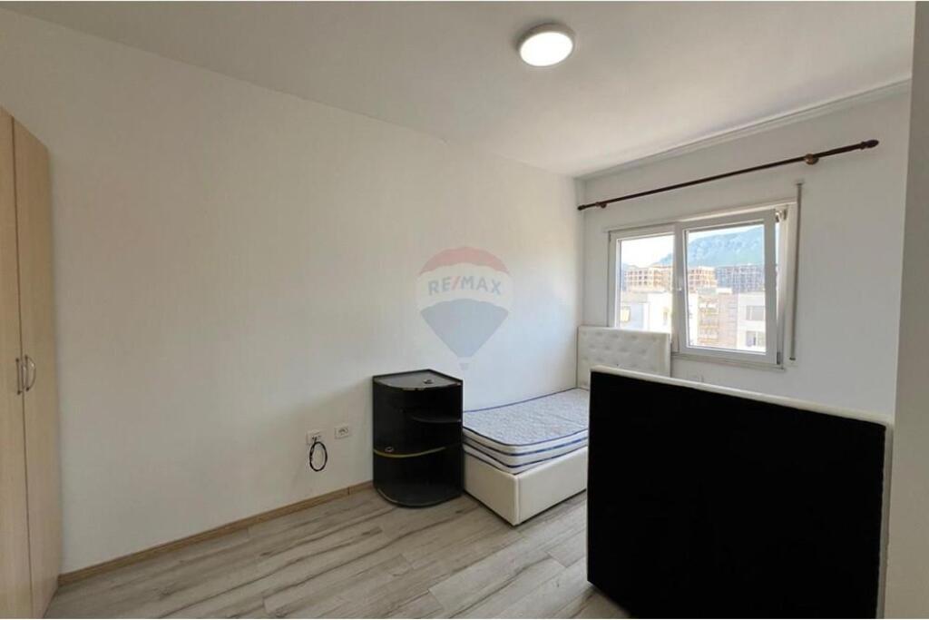 Shitet Apartament 3+1 + Post Parkimi tek Ali Demi!