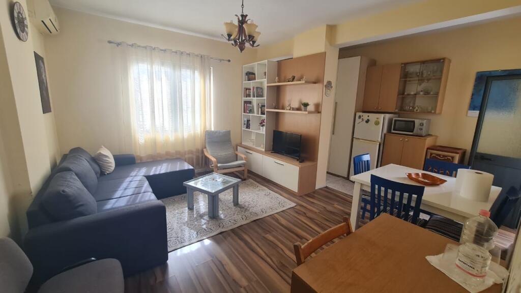 Garazhi në shitje më 21 dhjetor.