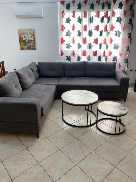 Jepet apartament 2+1+2 me qera tek Ish Garda, banim ose zyra.