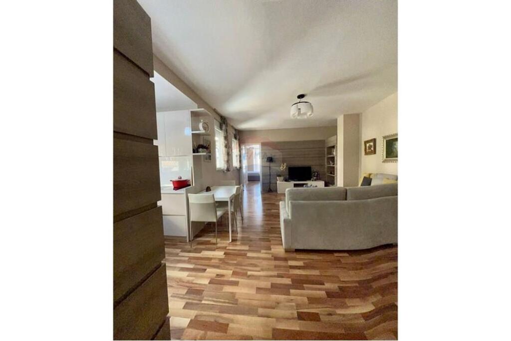 1+1 apartment, Myslym Shyri St.