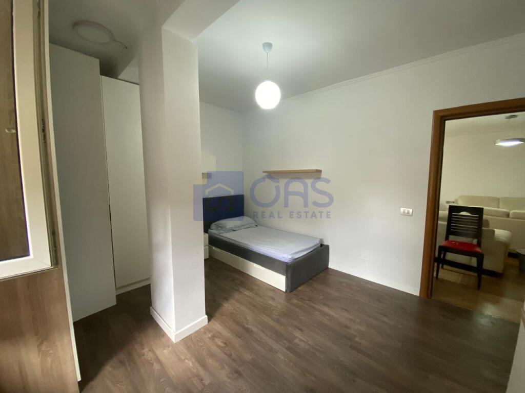 Appartamento 2+1 in affitto a Komuna e Parisit