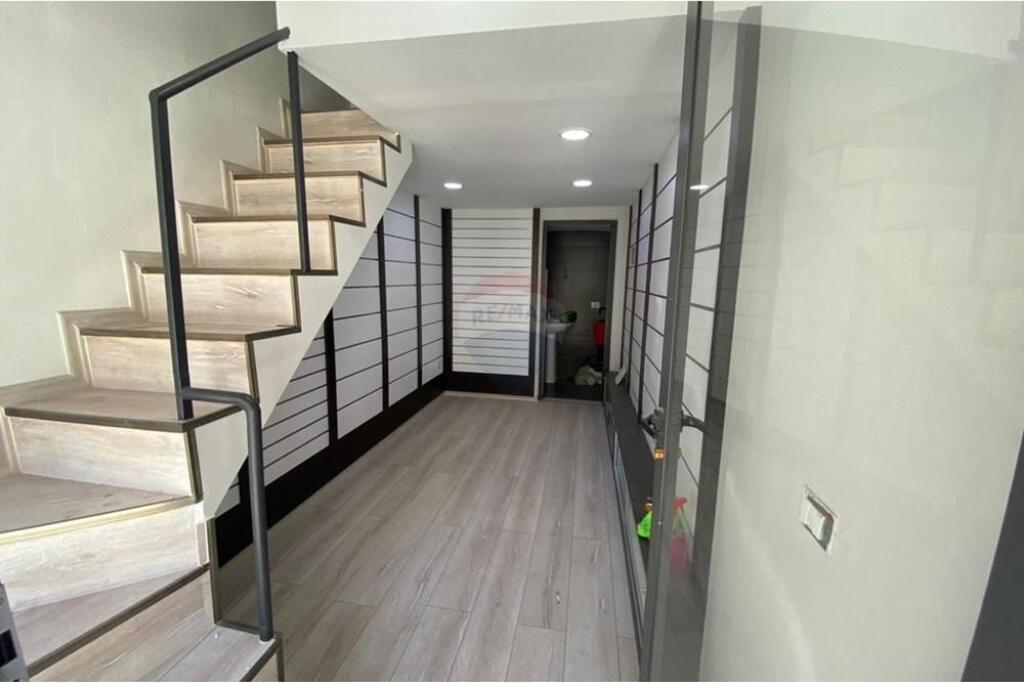 Shop for rent Astir