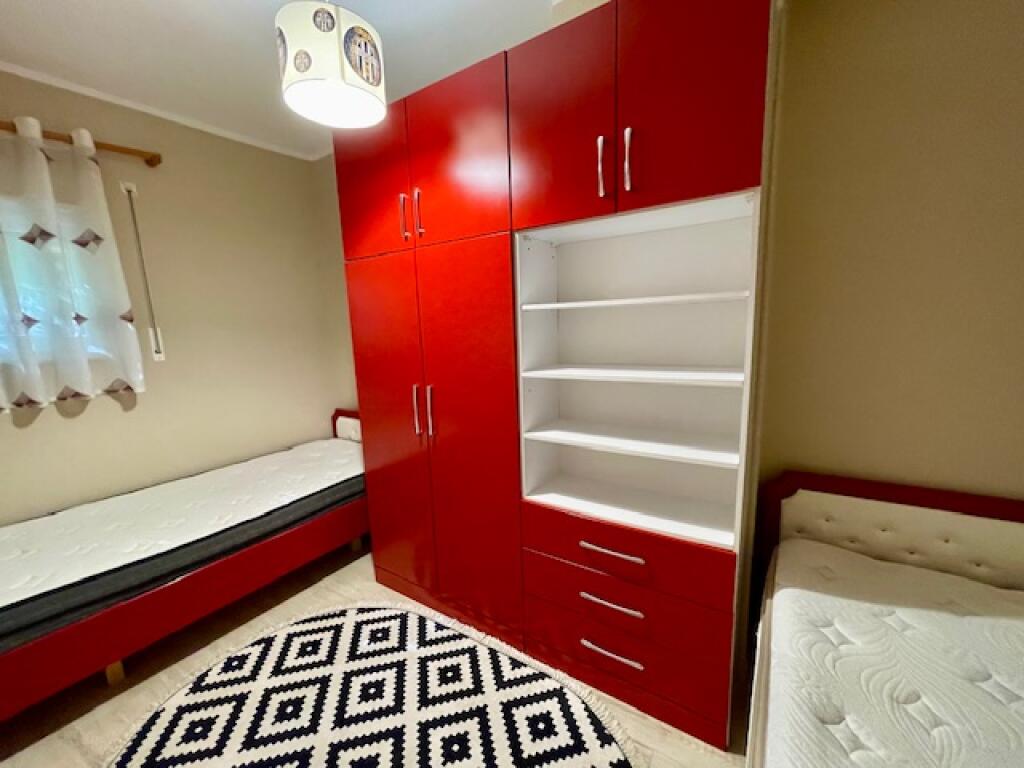 Jepet me QIRA apartament DUPLEX 2+1, Rezidenca "Kodra e Diellit" afër "Shkolla British"