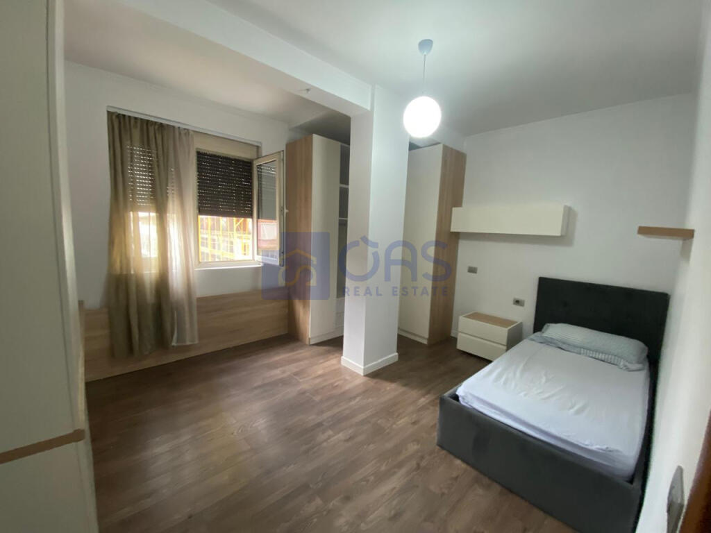 Appartamento 2+1 in affitto a Komuna e Parisit