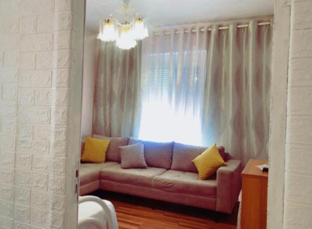 Shitet apartament 2+1 ne Myslym Shyr, rr Sami Frasheri