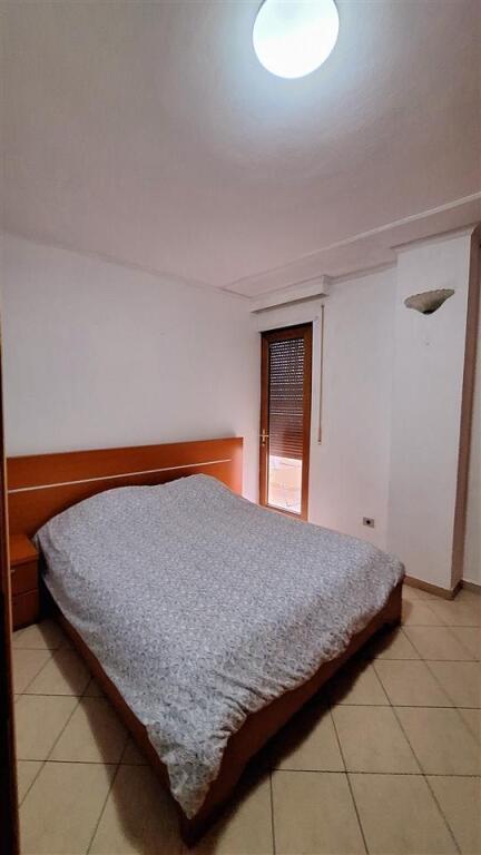 Jepet apartament 1+1 me qera tek rr Barrikadave, gjimnazi Sami Frasheri.