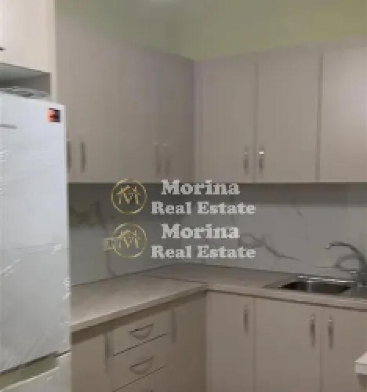 Apartament 1+1, Komuna Parisit