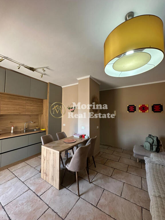 Apartament 2+1+3 ballkon, Me Qera, Pazari I Ri.