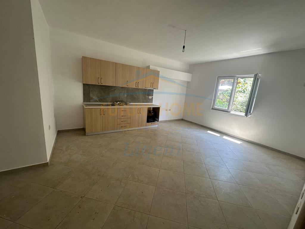 Shitet, Apartament 2+1, Ali Demi, Tiranë.