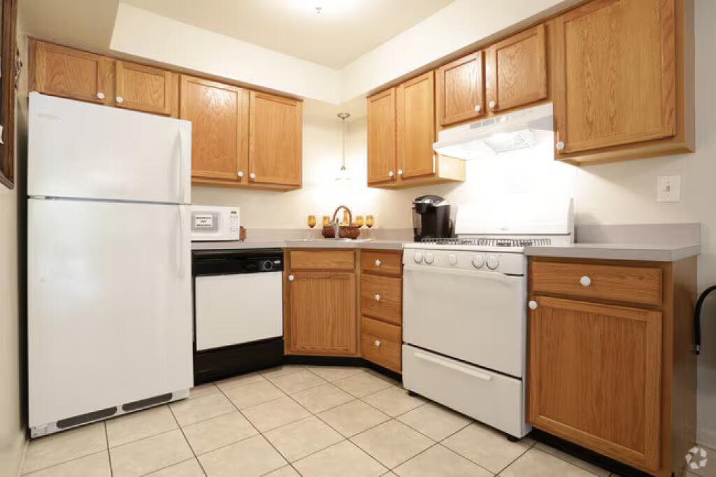 Apartament me qera 2+1 tek Komuna e Parisit (ID B2201373) Tirane.