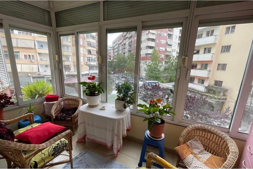 Shitet apartament 2+1, Astir