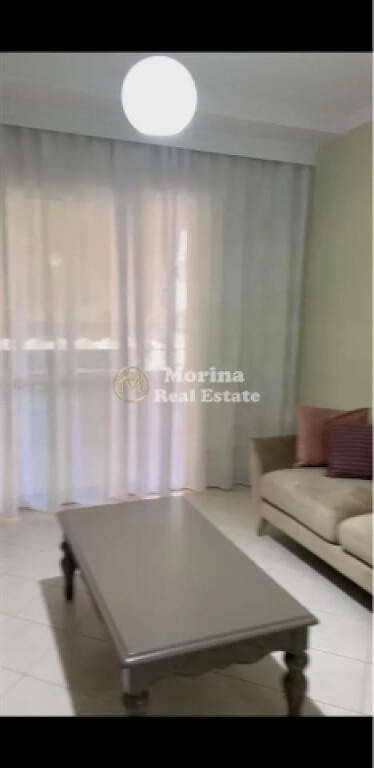 Apartament 1+1, Komuna Parisit