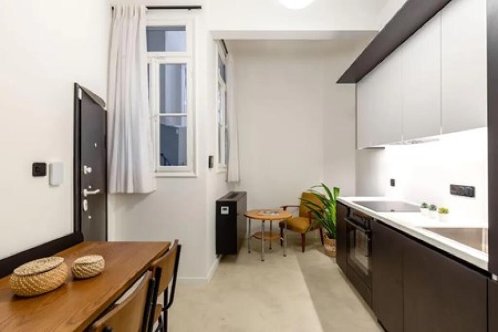 Apartament Me Qera 2+1 Tek Rruga Elbasanit (ID B220372) Tirane.