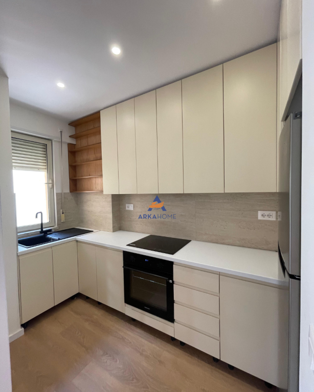 APARTAMENT 3+1 ME QERA TE LIQENI I THATË