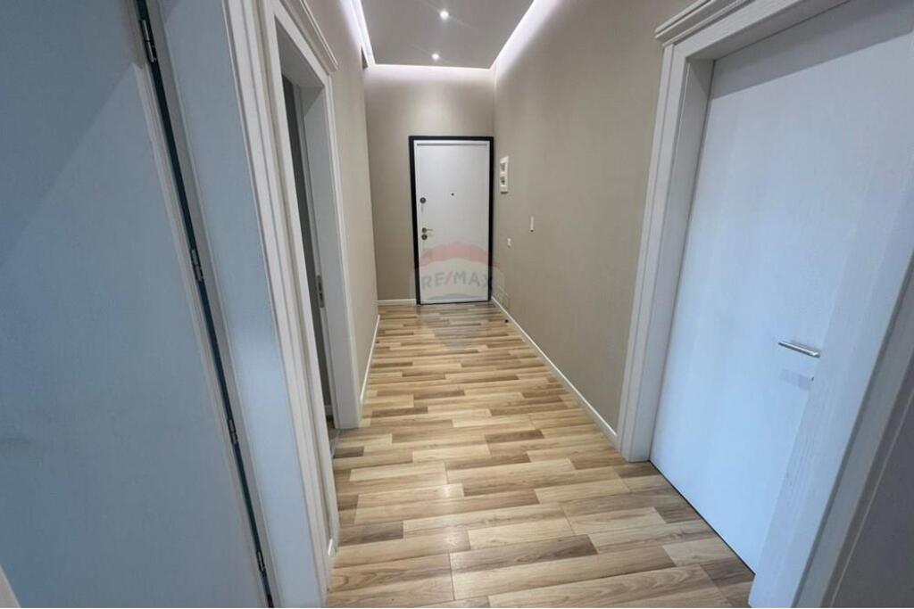 Shitet Apartament 2+1+2 Tek Square 21