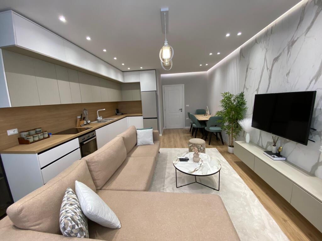 Apartament modern për shitje 2+1+depo pranë Kodrës së Diellit.