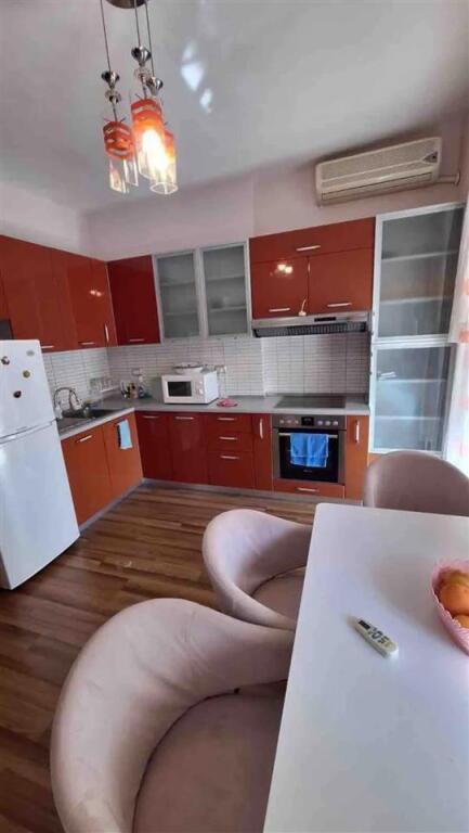 Shitet apartament 2+1 ne Myslym Shyr, rr Sami Frasheri