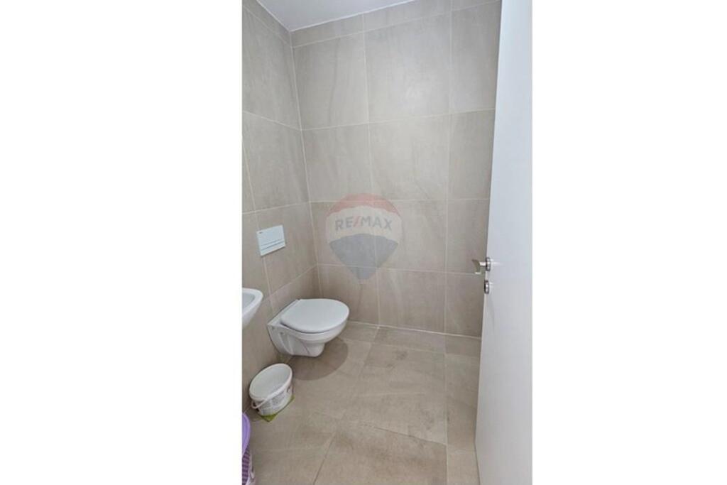 Shop for rent in Komuna Parisit