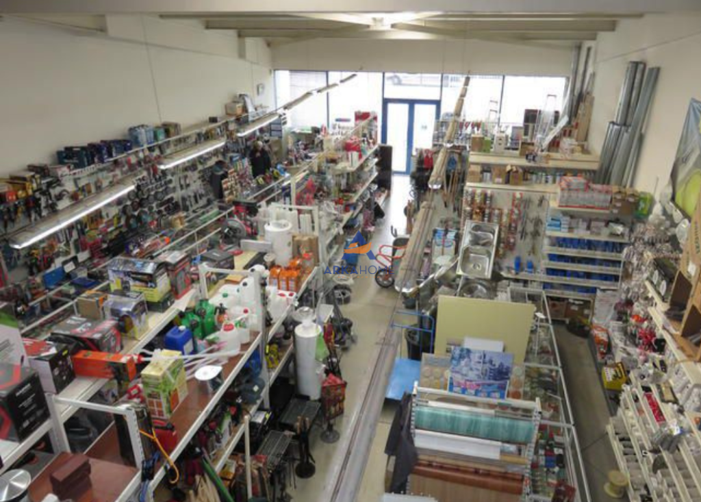 FOR SALE SHOP 70M2 AT "BUILDING WITH ARROWS"