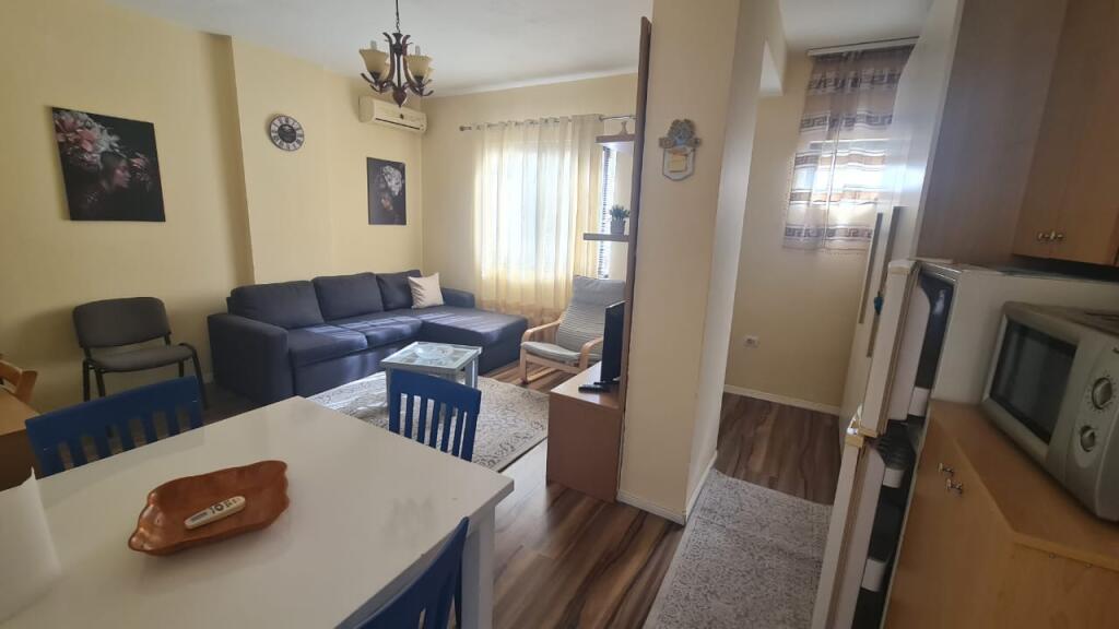 Garazhi në shitje më 21 dhjetor.