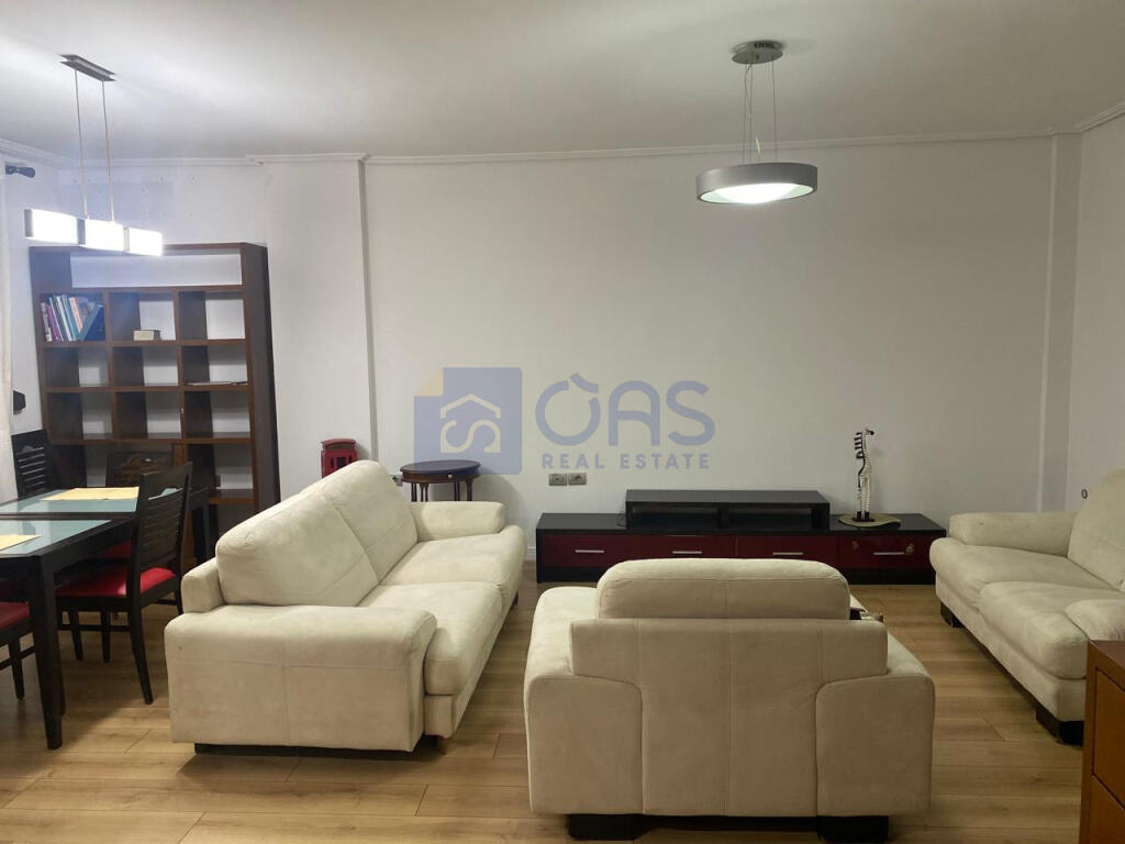 Appartamento 2+1 in affitto a Komuna e Parisit
