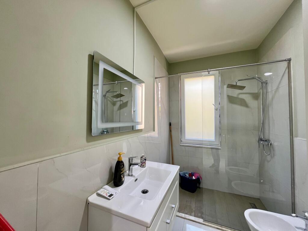 Rent, Apartment 1+1 "Pazari i Ri" Tirana.