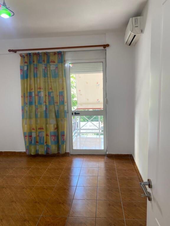 Jepet apartament 2+1+2 me qera tek Ish Garda, banim ose zyra.
