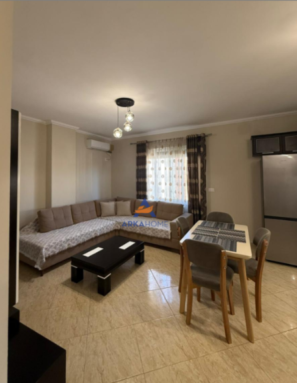 SHITET APARTAMENT 2+1 ME BALLKON TE WELLI, PRANË RRETHIT, UNAZA E RE