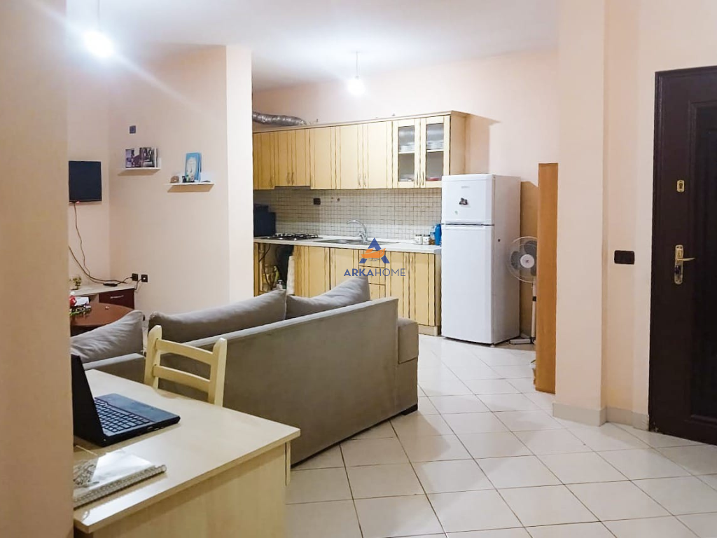 SHITET APARTAMENT 1+1+BALLKON NE FUND TE RRUGES JORDAN MISJA, 200M NGA BULEVARDI I RI, I DISKUTUESHEM.