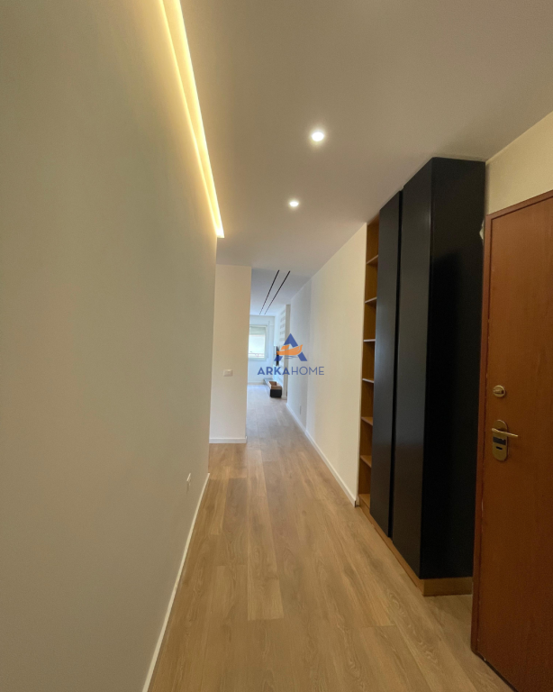 APARTAMENT 3+1 ME QERA TE LIQENI I THATË