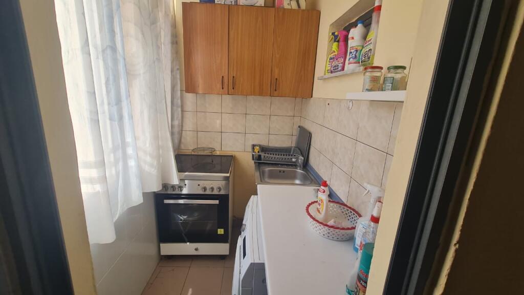 Garazhi në shitje më 21 dhjetor.
