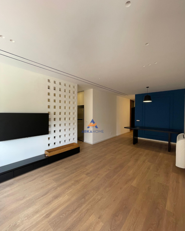 APARTAMENT 3+1 ME QERA TE LIQENI I THATË