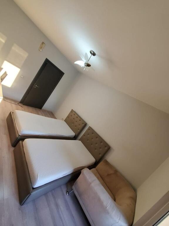 Apartament 2+1 për qira në qendër