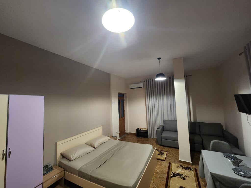 GARSIONERE 21 DHJETORI