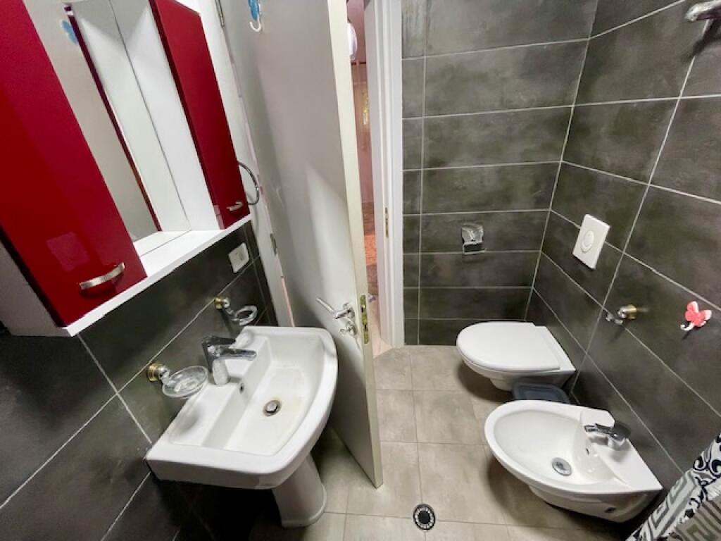 Jepet me QIRA apartament DUPLEX 2+1, Rezidenca "Kodra e Diellit" afër "Shkolla British"