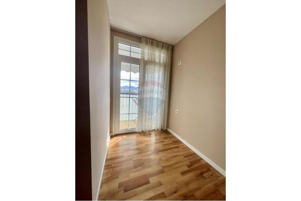1+1 apartment, Myslym Shyri St.