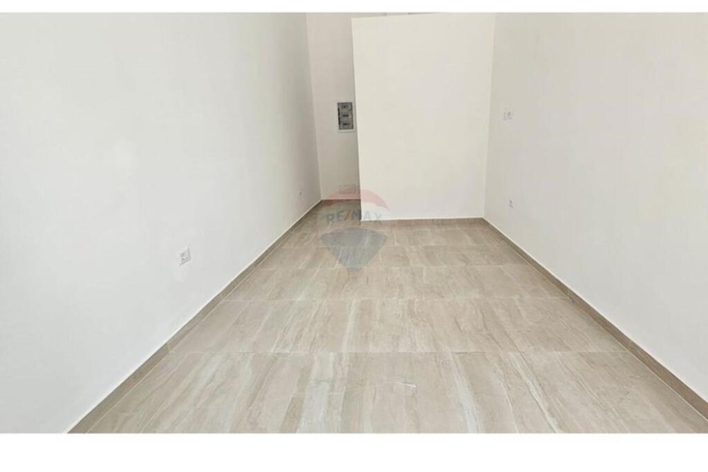 Shop for rent in Komuna Parisit