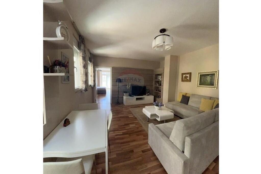 1+1 apartment, Myslym Shyri St.