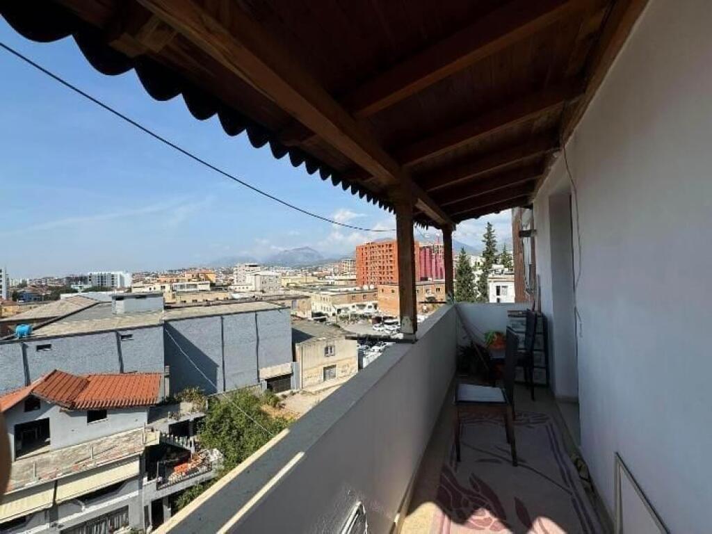 A 2+1 entrance is for rent on Ferit Xhajko street!